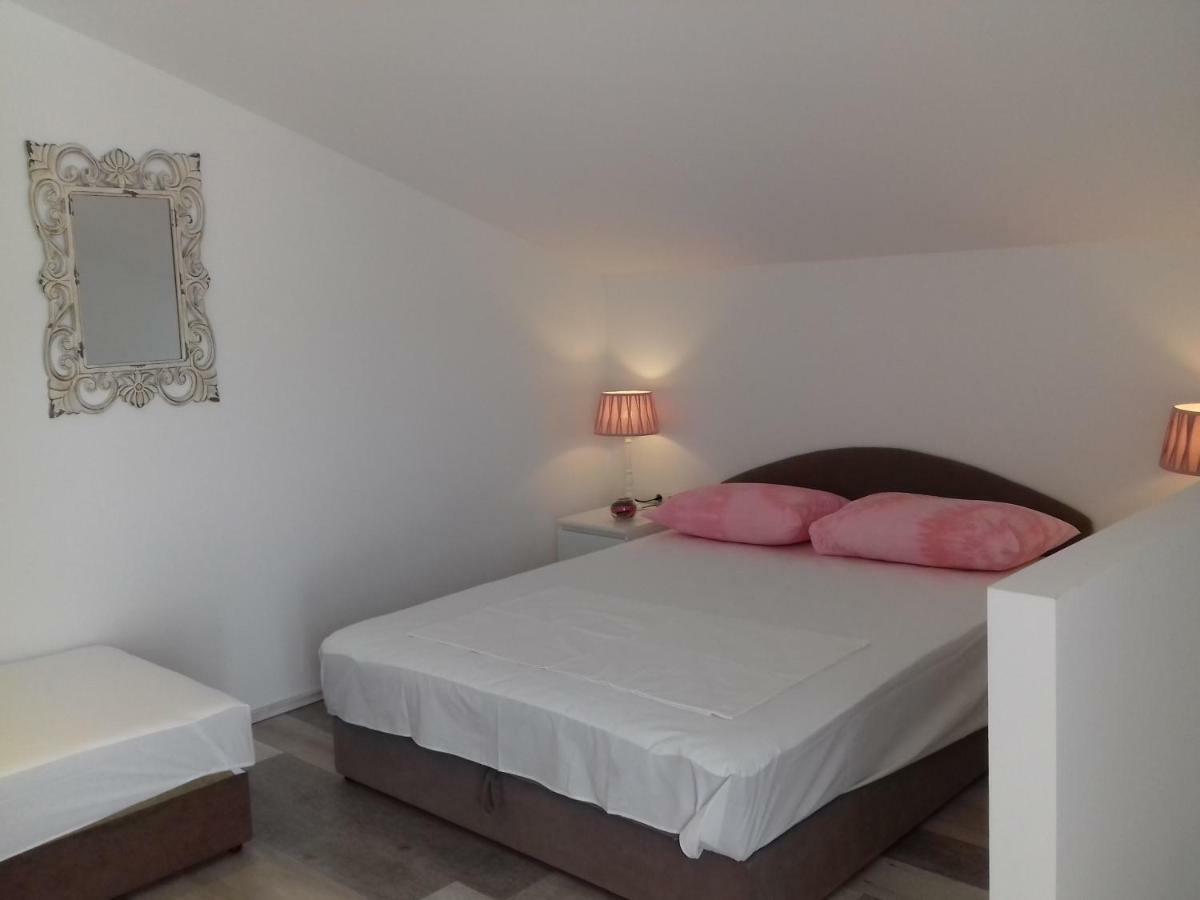 Apartman Nena Apartment Slatine Bagian luar foto
